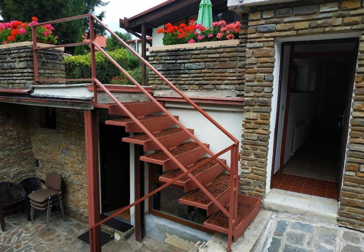 Privat L&L Apartment Nova Lesna Exterior photo